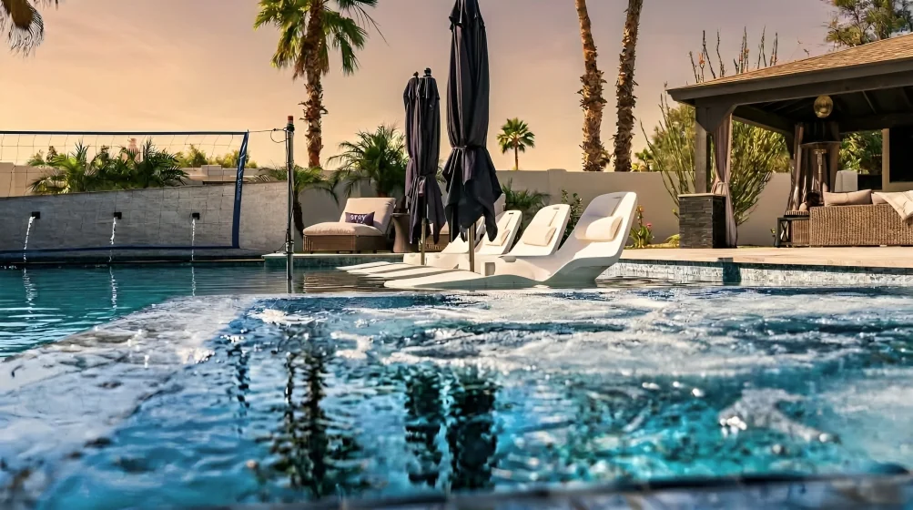 Custom pool sun shelf with bubblers
